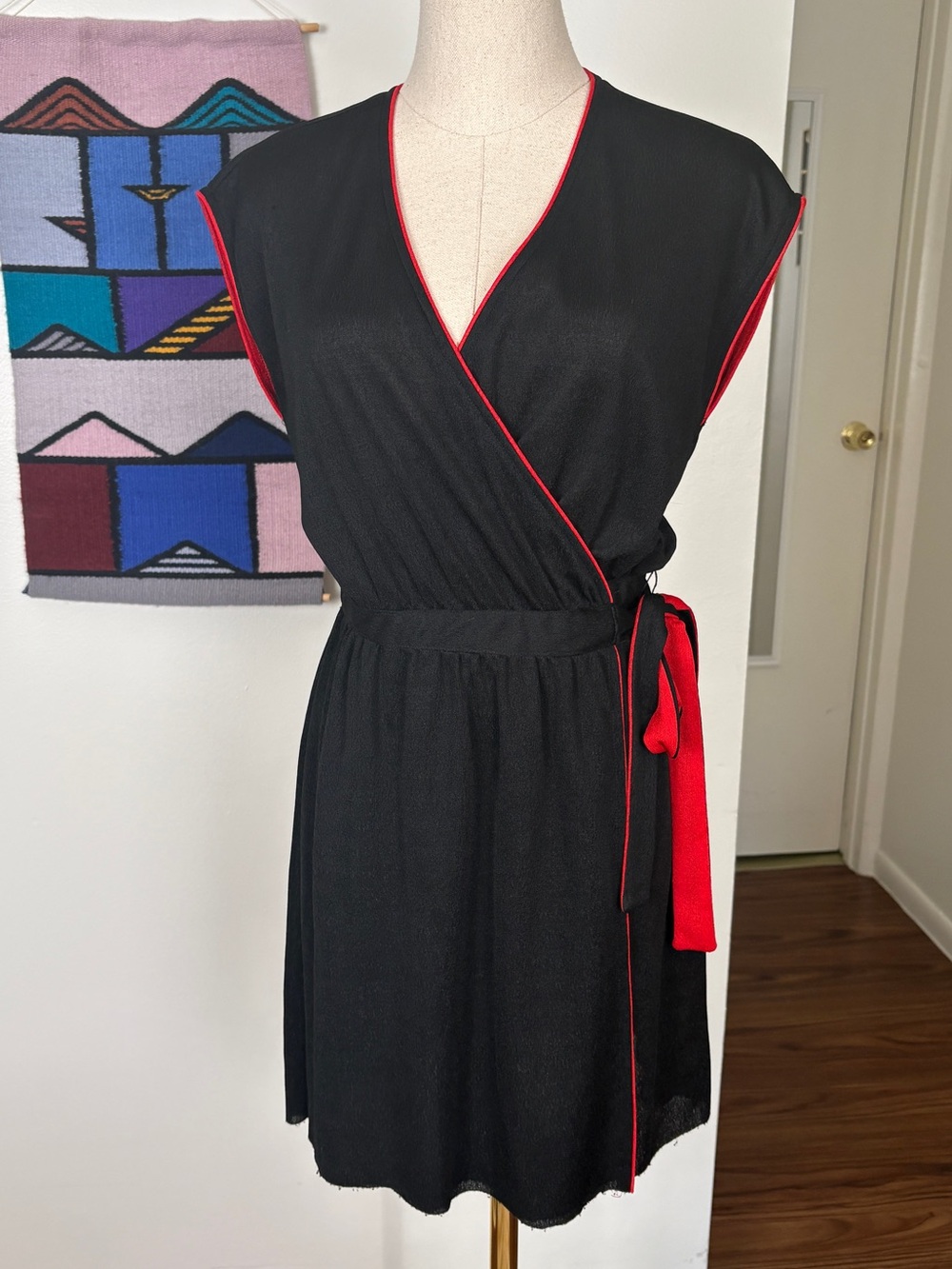 VTG 70s Retro Wrap Mini Dress with Tie Waist